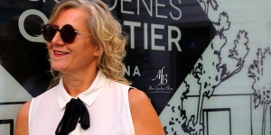 Beitragsbild des Blogbeitrags White blouse and black skirt