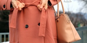 Beitragsbild des Blogbeitrags Outfit – Inspiration: Trenchcoat Ton in Ton mit 7/8 Hose