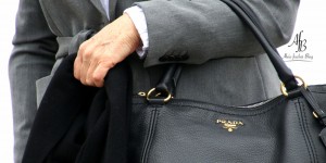 Beitragsbild des Blogbeitrags Business Outfit: Schwarze Jeans und weiße Volant-Bluse