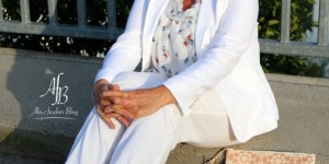 Beitragsbild des Blogbeitrags Outfit: Leichte Sommerbluse, Blazer und Hose aus Leinen in Weiß 