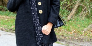 Beitragsbild des Blogbeitrags Outfit: Mantel im Chanel-Stil, Kleid und Overknees 