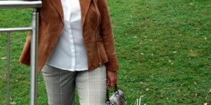 Beitragsbild des Blogbeitrags Herbstoutfit: Culotte – Seidenbluse – Lederjacke – Kombi!