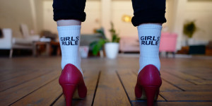 Beitragsbild des Blogbeitrags Die Frau mit den roten Schuhen!