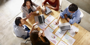 Beitragsbild des Blogbeitrags Social Media Strategie für Unternehmen - in 8 Schritten erklärt
