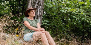 Beitragsbild des Blogbeitrags Waldluftbaden: Braucht man dafür einen Badeanzug?