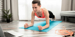 Beitragsbild des Blogbeitrags Online-Fitness im Wohnzimmer