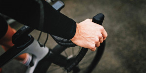 Beitragsbild des Blogbeitrags Dein Fahrrad klappert? 5 lebenswichtige Infos zu Steuersatz und Lagerspiel!