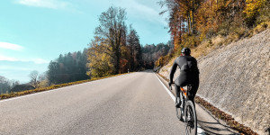 Beitragsbild des Blogbeitrags Was trägt man beim Radfahren im Winter?