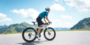 Beitragsbild des Blogbeitrags Rennradfahren: 7 Must-Haves und das beste Equipment 