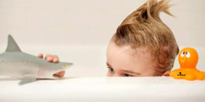 Beitragsbild des Blogbeitrags Was tun, damit Kinder das Badezimmer alleine benutzen können
