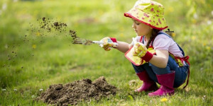 Beitragsbild des Blogbeitrags Vorteile der Gartenarbeit mit Kindern 