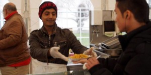 Beitragsbild des Blogbeitrags Food for thought – cooking with refugees! 