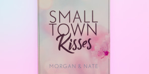 Beitragsbild des Blogbeitrags [Rezension] Christiane Bößel „Small Town Kisses“ 