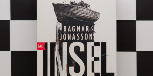 Beitragsbild des Blogbeitrags [Rezension] Ragnar Jonasson „Insel“ (Hulda Trilogie 2) 