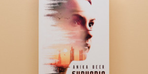 Beitragsbild des Blogbeitrags [Rezension] Anika Beer „Euphoria City“ 