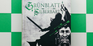 Beitragsbild des Blogbeitrags [Rezension] Tom Flambard „Grünblatt&Silberbart“ 