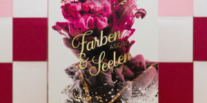 Beitragsbild des Blogbeitrags [Rezension] Anastasia Glawatzki „Farbenasche & Seelentinte“ 