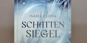 Beitragsbild des Blogbeitrags [Rezension] Isabel Clivia „Schattensiegel“ 