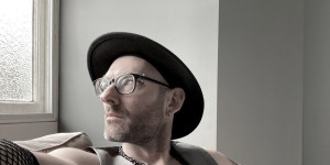 Beitragsbild des Blogbeitrags A song that will shatter your soul: ‘Hurts by DAMIEN