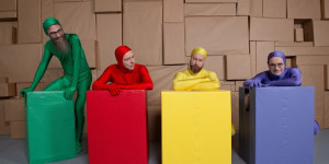 Beitragsbild des Blogbeitrags BAÏKIs “Les boites”: An Anthem for the Boxed-In Generation