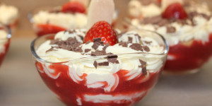 Beitragsbild des Blogbeitrags Erfrischendes Erdbeertiramisu