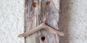 Beitragsbild des Blogbeitrags Ferien-DIY mit Kindern: Treibholz-Bild 