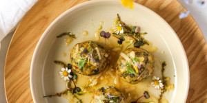 Beitragsbild des Blogbeitrags Wildkräuterknödel mit Nussbutter