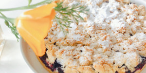 Beitragsbild des Blogbeitrags Schwarzbeerstreuselkuchen