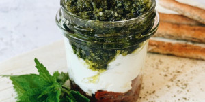 Beitragsbild des Blogbeitrags Wildkräuter Tricolore im glas