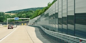 Beitragsbild des Blogbeitrags Lärmschutz-Wand-Land
