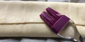 Beitragsbild des Blogbeitrags Blätterteigstrudel mit Topfen und Erdbeeren