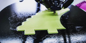 Beitragsbild des Blogbeitrags CNC Bearbeitung versus 3D Druck – Tradition trifft auf Moderne