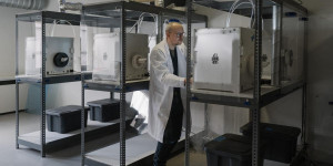 Beitragsbild des Blogbeitrags CNC Fräsen und 3D Druck – Kontrahenten oder Teamplayer?