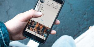Beitragsbild des Blogbeitrags Welche Arten von Touchscreens gibt es? Kapazitive und andere erklärt.