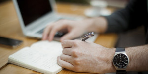 Beitragsbild des Blogbeitrags E-Book schreiben: Ihr Weg zum fertigen Erstlingswerk