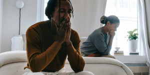 Beitragsbild des Blogbeitrags Erektionsprobleme: Was du als Partnerin tun kannst 