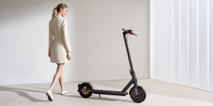 Beitragsbild des Blogbeitrags Xiaomi Electric Scooter 4 Pro vorgestellt: Mit Power bequem fahren