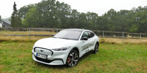 Beitragsbild des Blogbeitrags Ford Mustang Mach-E AWD im Ersteindruck: Ein wahrer Mustang?