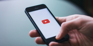 Beitragsbild des Blogbeitrags YouTube: 4K-Auflösung könnte bald YouTube Premium Abo voraussetzen 