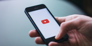 Beitragsbild des Blogbeitrags YouTube: 4K-Auflösung könnte bald YouTube Premium Abo voraussetzen