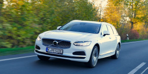 Beitragsbild des Blogbeitrags Volvo V90 Recharge T8 im Test: PHEV-Kombi mit gutem Sound