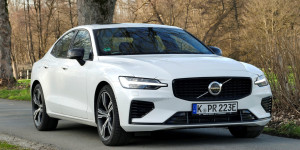 Beitragsbild des Blogbeitrags Volvo S60 Recharge T8 im Test: Premium Hybrid-Limousine 