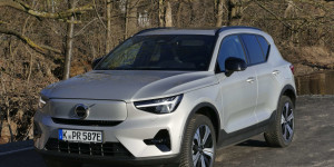 Beitragsbild des Blogbeitrags Volvo XC40 Recharge Single Motor im Test: Reicht der E-SUV mit Frontantrieb für den Anhängerbetrieb? 