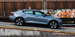 Beitragsbild des Blogbeitrags Polestar 2 im Vergleich: Performance-Paket vs. Software-Upgrade vs. Standard