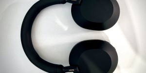 Beitragsbild des Blogbeitrags Sony WH-1000XM5 im Test: Die besten Over-Ears? 