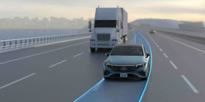 Beitragsbild des Blogbeitrags Mercedes-Benz bringt Funktion für automatischen Spurwechsel auf den Markt 