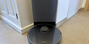 Beitragsbild des Blogbeitrags Dreame D10s Plus im Test: Der beste Saug- und Wischroboter mit Absaugstation unter 500 Euro