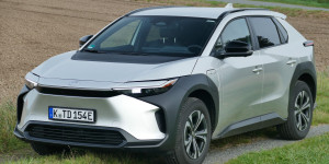 Beitragsbild des Blogbeitrags Toyota bZ4X im Test: Endlich vollelektrisch, aber auch gut?