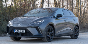 Beitragsbild des Blogbeitrags MG4 Luxury im Test: Kompaktstromer mit britischen Wurzeln