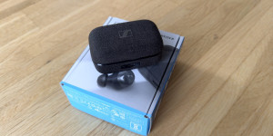 Beitragsbild des Blogbeitrags Sennheiser MOMENTUM True Wireless 4: Kleinvieh macht auch Mist 